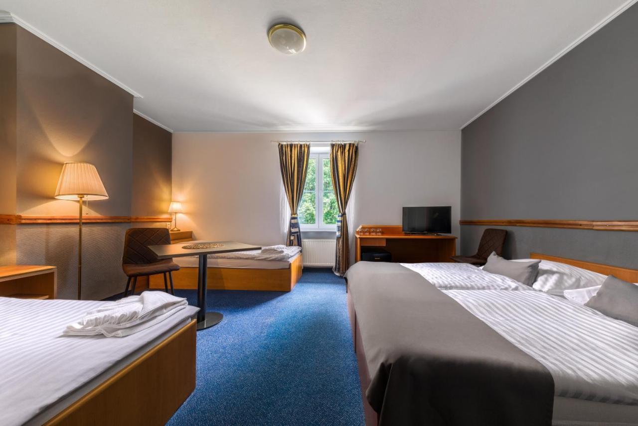 Prague Hotel Carl Inn Restaurant & Free Parking Exterior photo